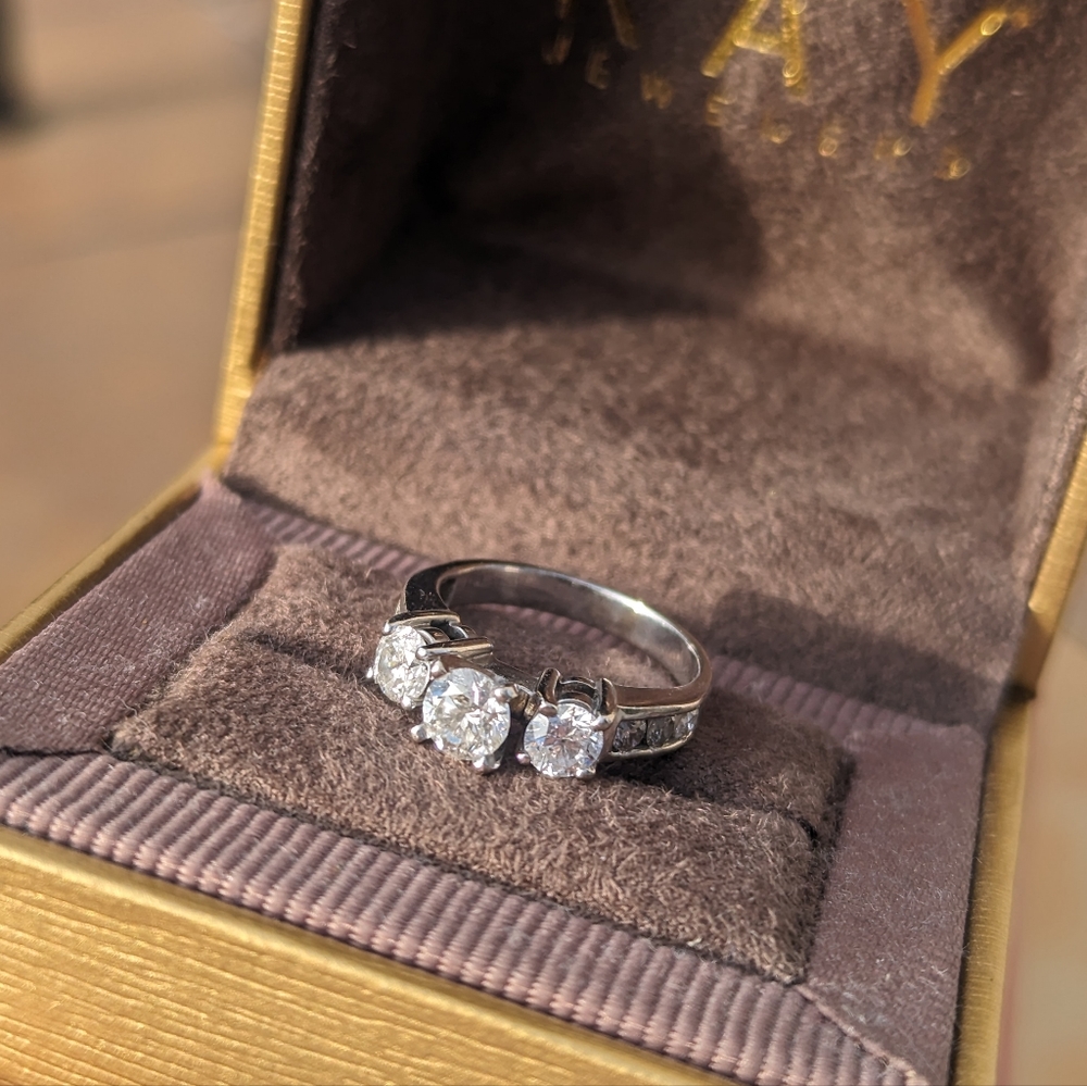 Offers??? Genuine  1.5ct real diamond ring. Kays - Picture 11 of 12
